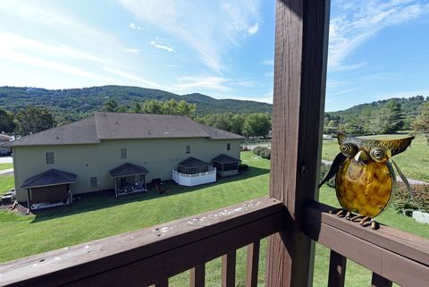 A home in Hiawassee