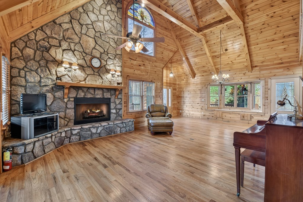 61 Spring Ridge Trail