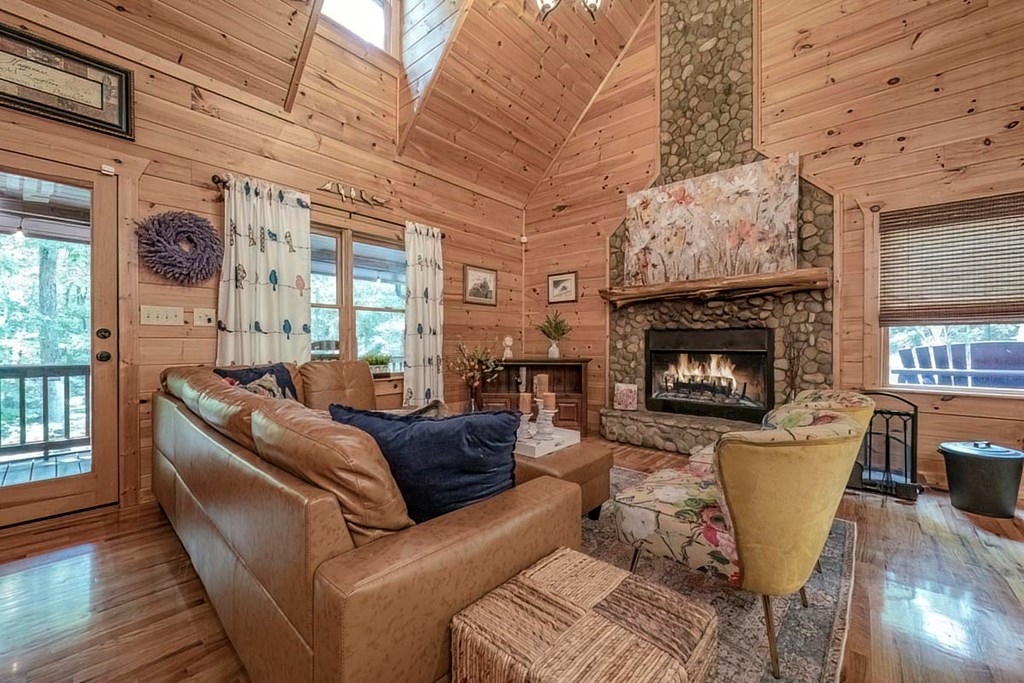781 Mangums Trail