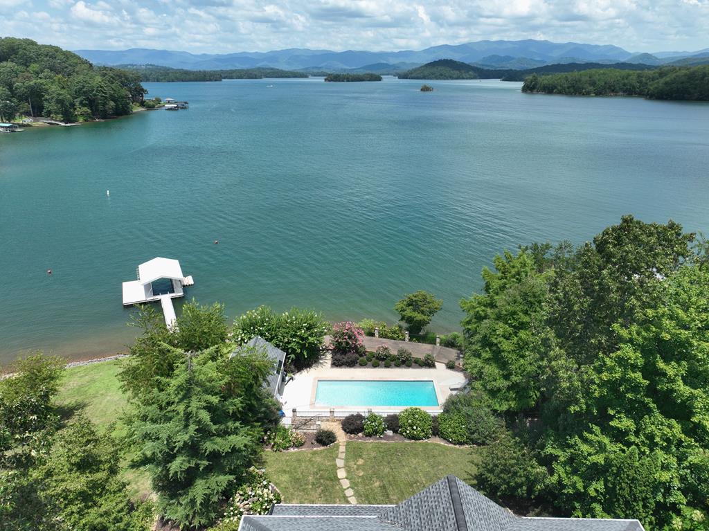 Hiawassee, Georgia, 30546, United States, 8 Bedrooms Bedrooms, ,6 BathroomsBathrooms,Residential,Active,1821974