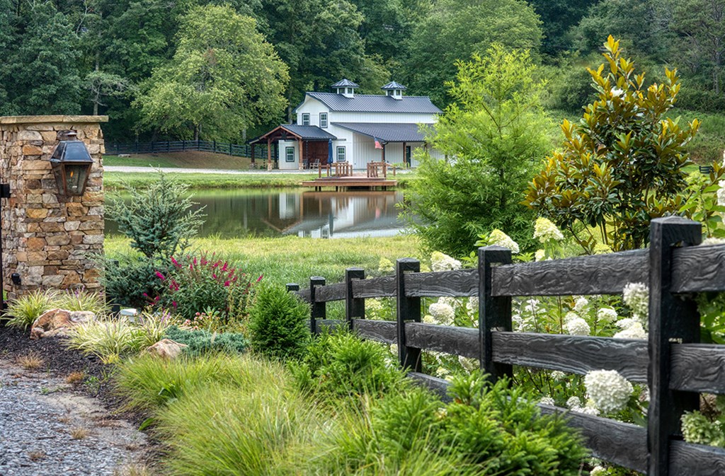 1019 Hardscrabble Road