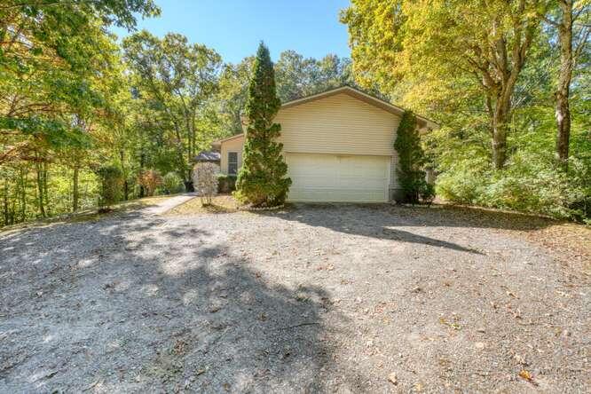 1098 Hollybrook Drive