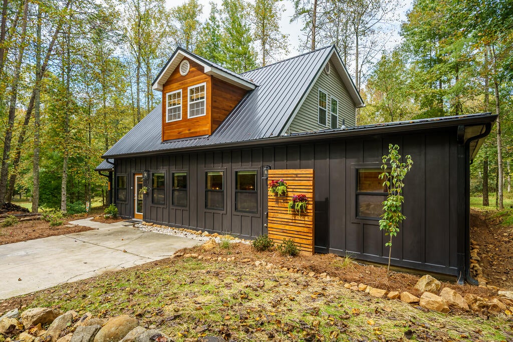 331 Rocky Hollow Road
