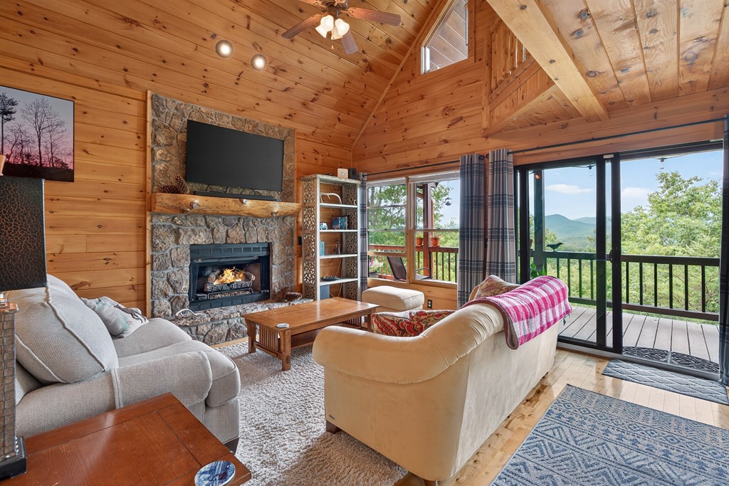 40 Foxfire Lane