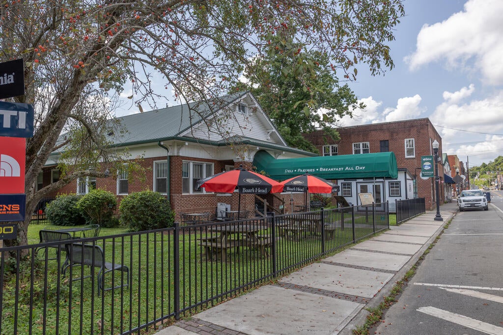 32 Toccoa Avenue