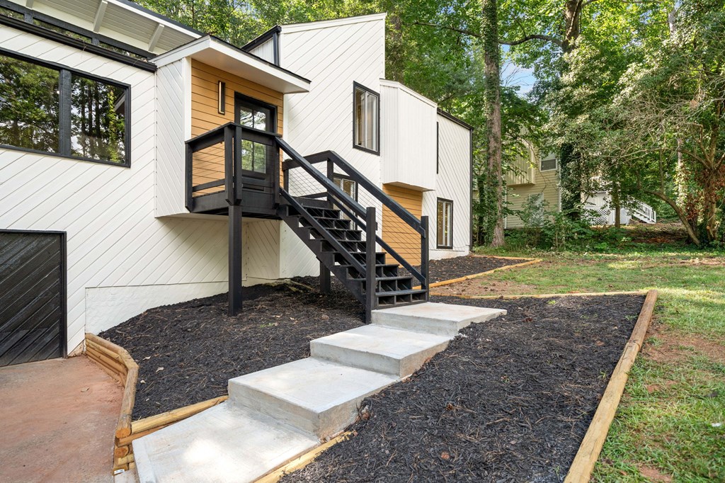 3923 Lookout Point Drive