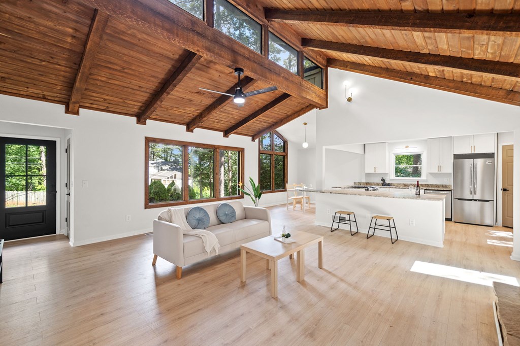3923 Lookout Point Drive