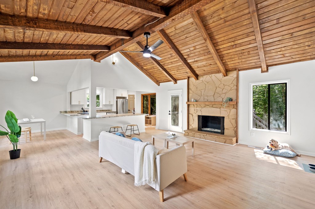3923 Lookout Point Drive