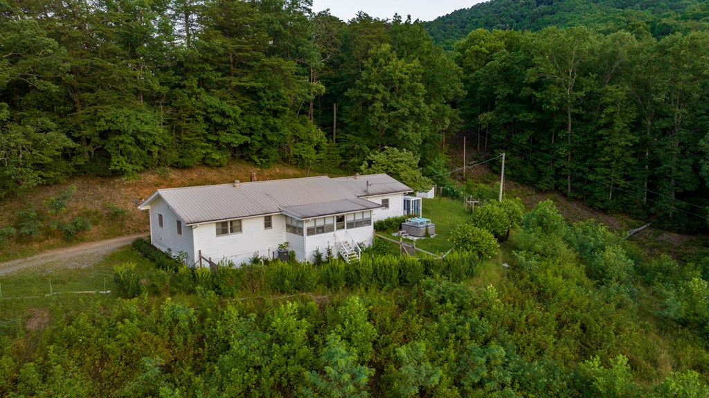 588 Pinetree Road