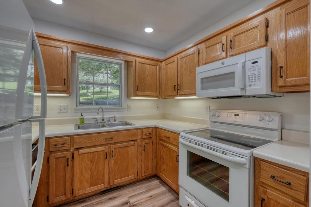 2092 Woodlake Lane