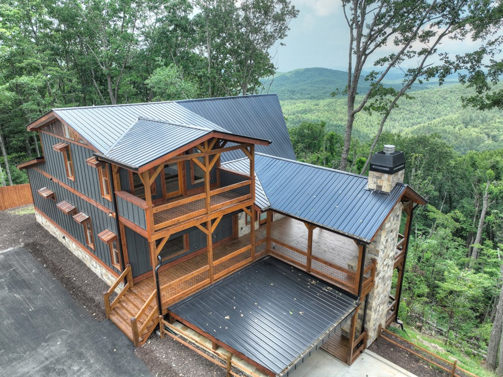 470 NW Skylight Drive