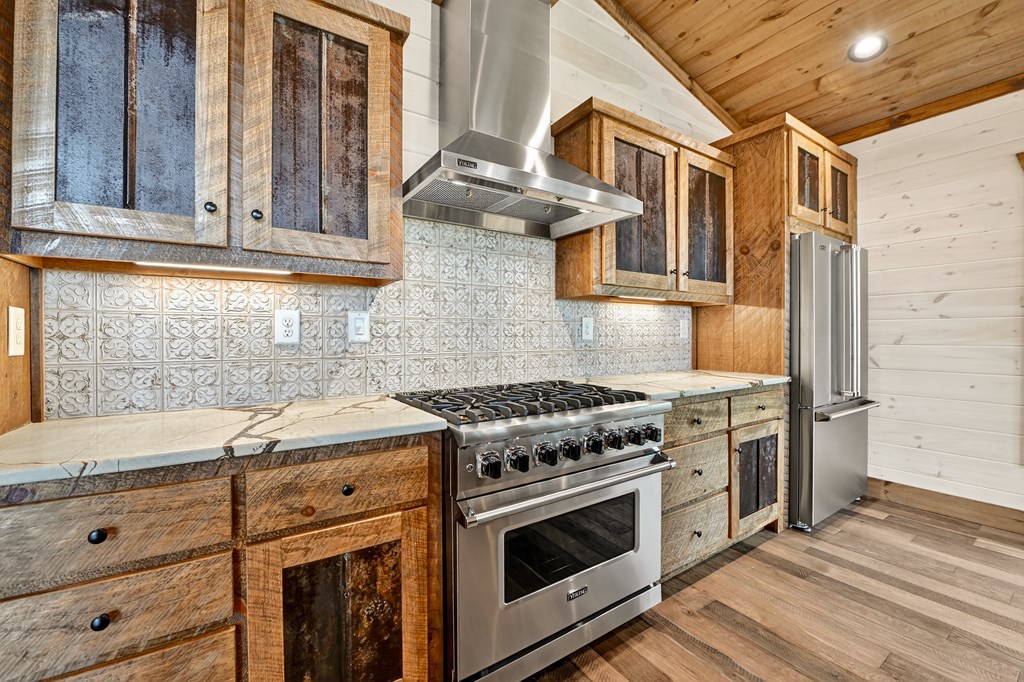 470 NW Skylight Drive