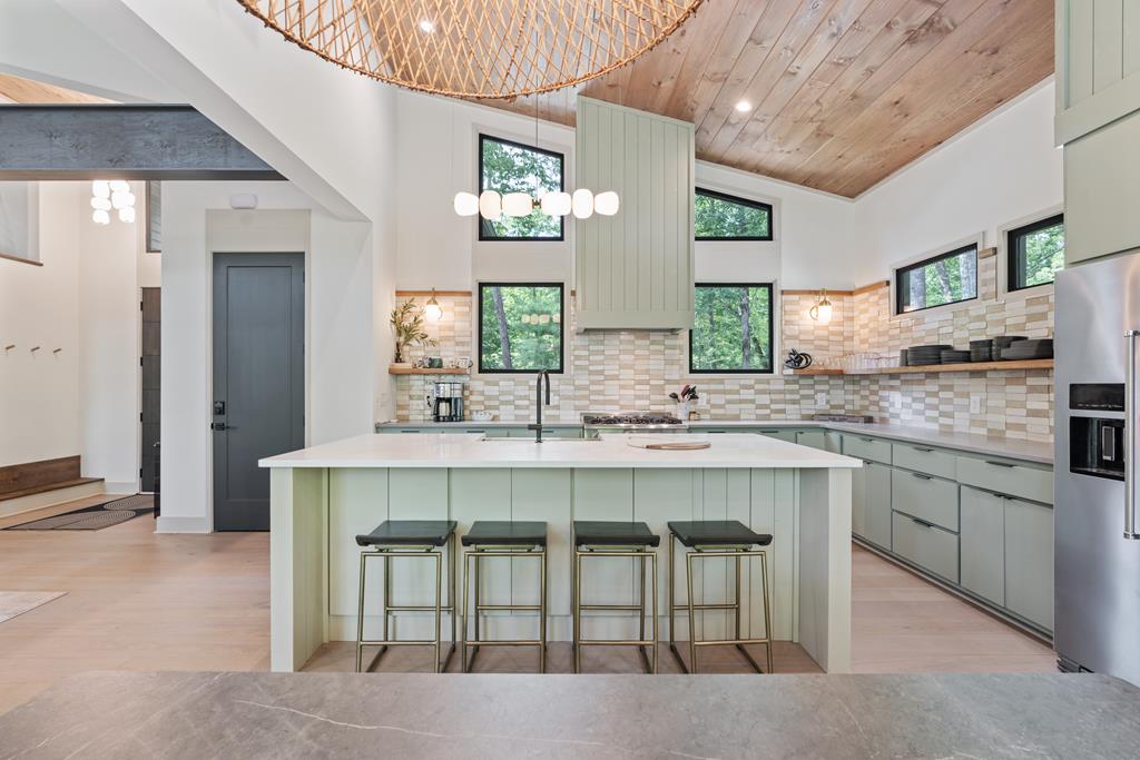 Ellijay, Georgia, 30540, United States, 4 Bedrooms Bedrooms, ,3 BathroomsBathrooms,Residential,Active,2017489