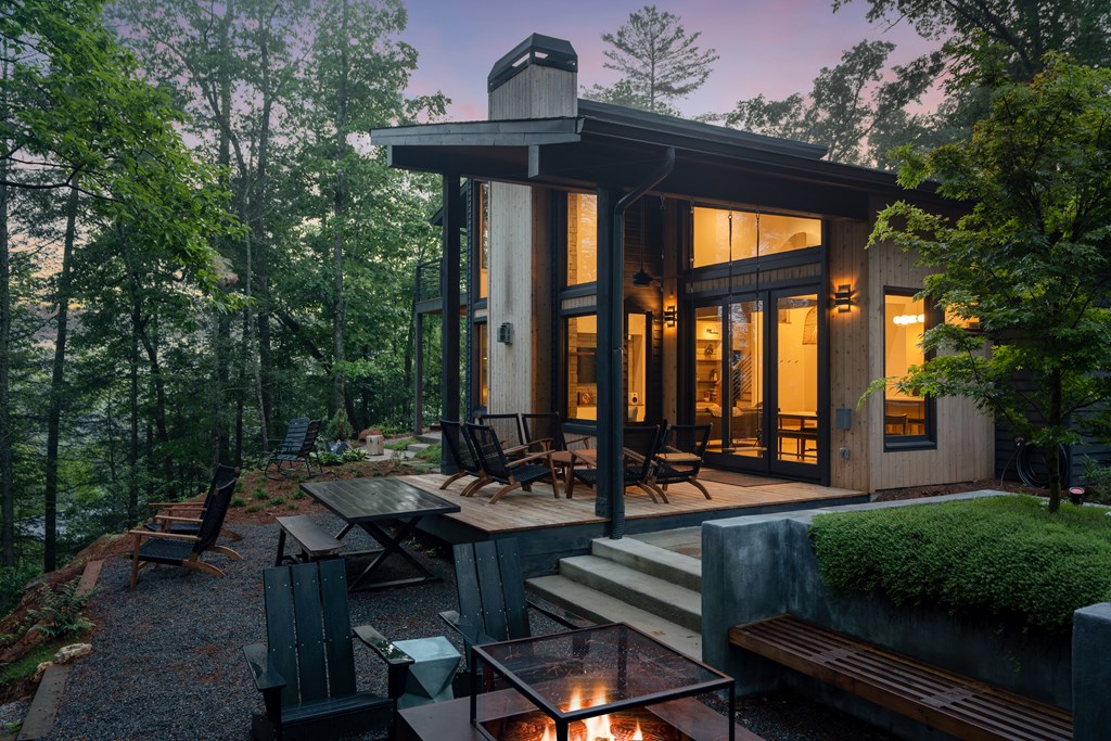Ellijay, Georgia, 30540, United States, 4 Bedrooms Bedrooms, ,3 BathroomsBathrooms,Residential,Active,2017489
