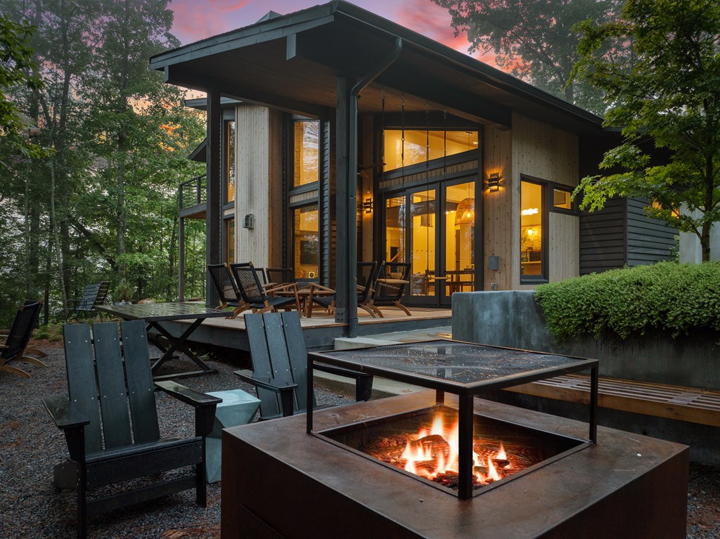 Ellijay, Georgia, 30540, United States, 4 Bedrooms Bedrooms, ,3 BathroomsBathrooms,Residential,Active,2017489