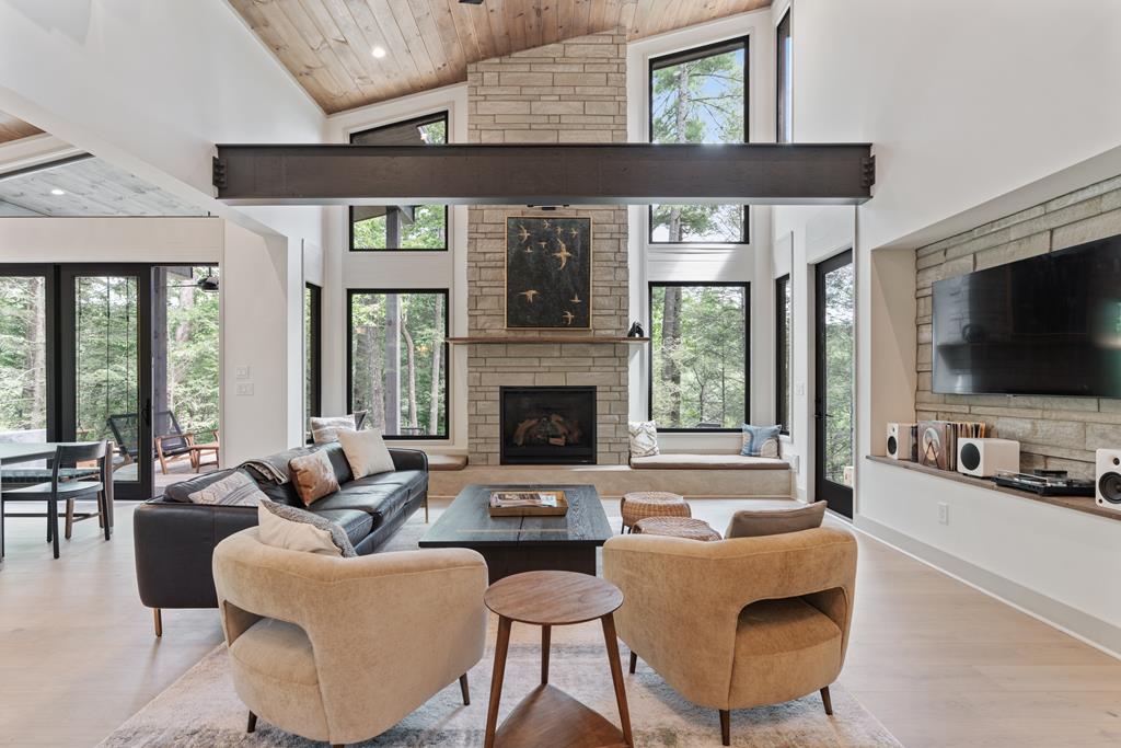 Ellijay, Georgia, 30540, United States, 4 Bedrooms Bedrooms, ,3 BathroomsBathrooms,Residential,Active,2017489