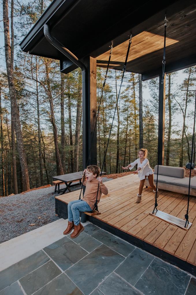 Ellijay, Georgia, 30540, United States, 4 Bedrooms Bedrooms, ,3 BathroomsBathrooms,Residential,Active,2017489
