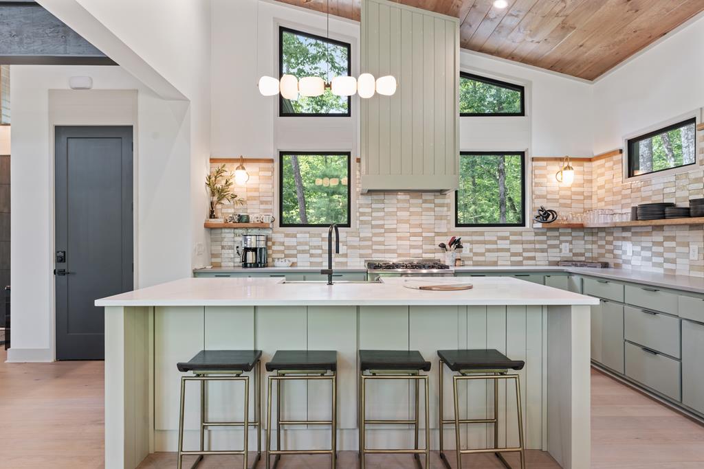 Ellijay, Georgia, 30540, United States, 4 Bedrooms Bedrooms, ,3 BathroomsBathrooms,Residential,Active,2017489