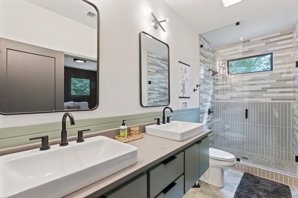 Ellijay, Georgia, 30540, United States, 4 Bedrooms Bedrooms, ,3 BathroomsBathrooms,Residential,Active,2017489