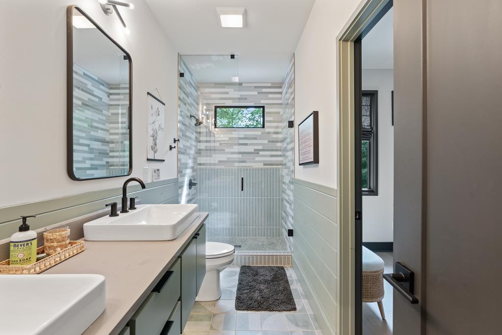 Ellijay, Georgia, 30540, United States, 4 Bedrooms Bedrooms, ,3 BathroomsBathrooms,Residential,Active,2017489