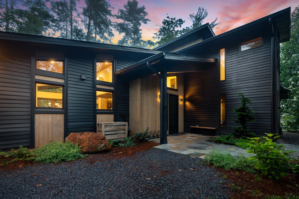 Ellijay, Georgia, 30540, United States, 4 Bedrooms Bedrooms, ,3 BathroomsBathrooms,Residential,Active,2017489