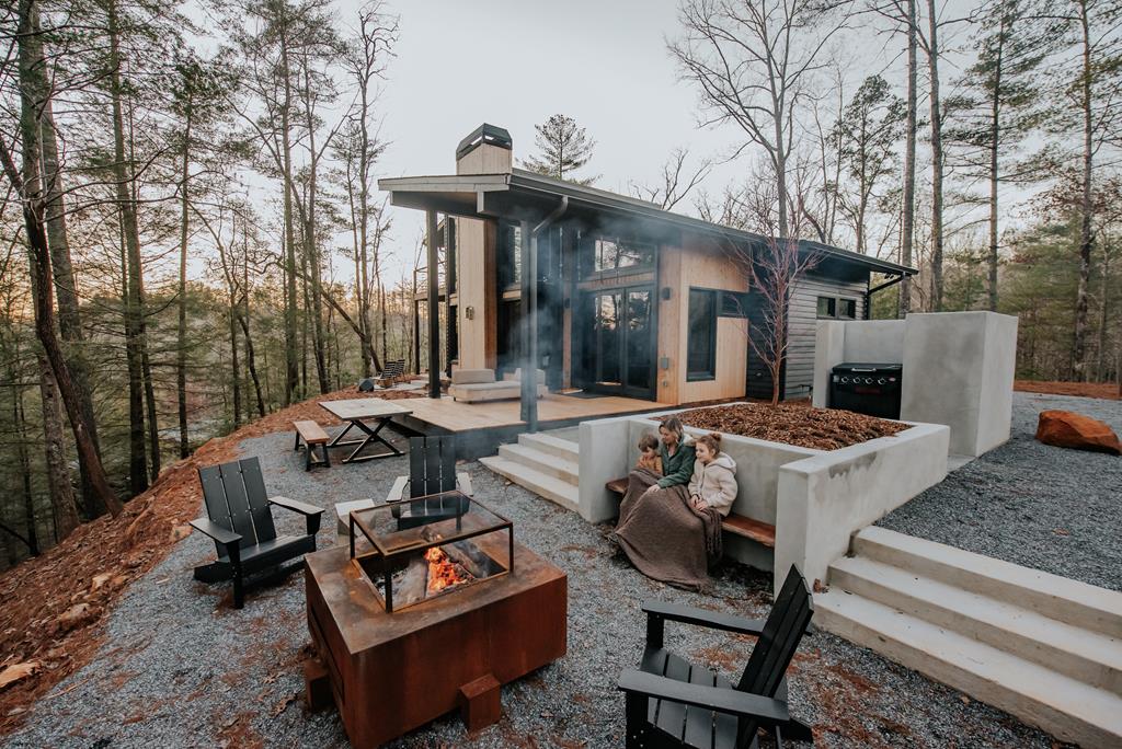 Ellijay, Georgia, 30540, United States, 4 Bedrooms Bedrooms, ,3 BathroomsBathrooms,Residential,Active,2017489