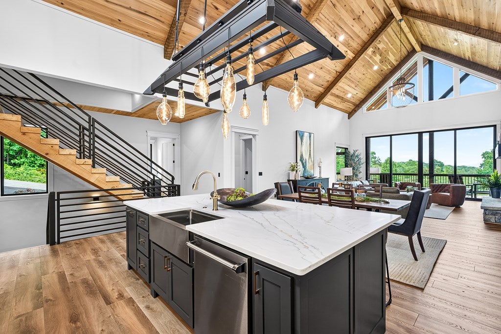 44 Staurolite Mountain Road