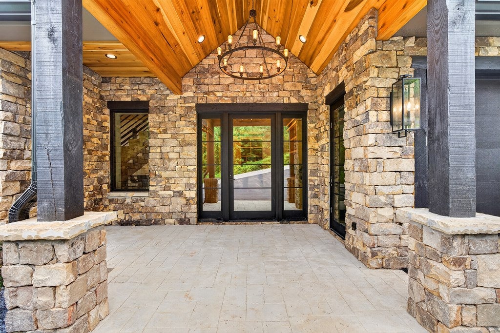 44 Staurolite Mountain Road
