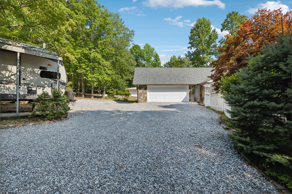 914 Honaker Road