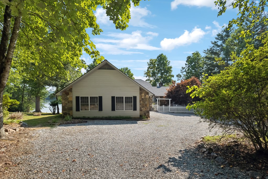 914 Honaker Road