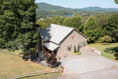 A home in Hiawassee