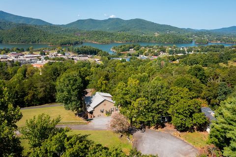 A home in Hiawassee