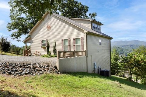 A home in Hiawassee