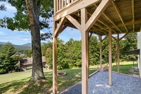 A home in Hiawassee