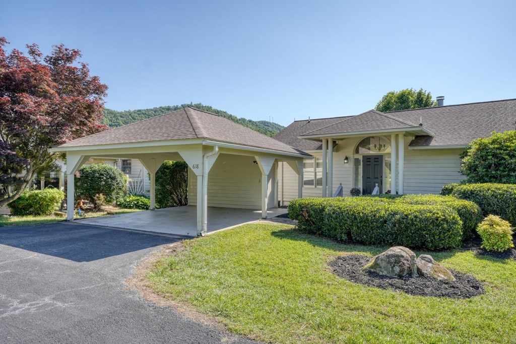 618 Shoreline Drive
