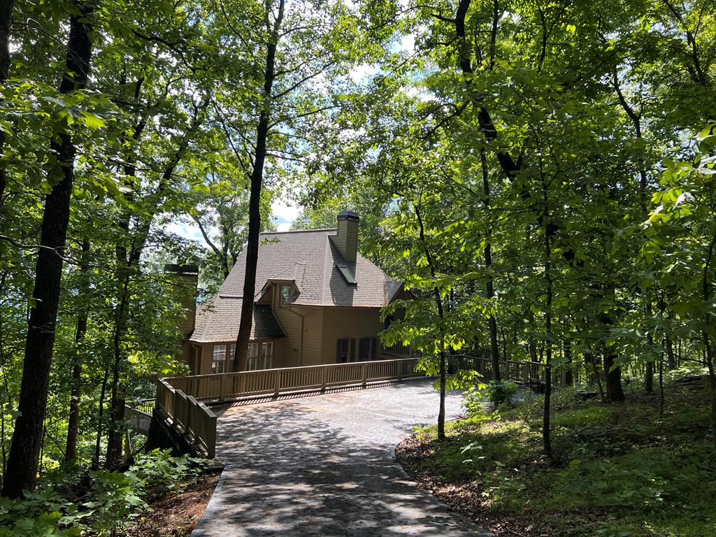 1911 Ridge View Drive
