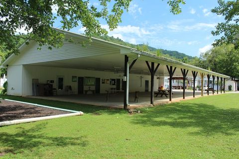 A home in Hiawassee