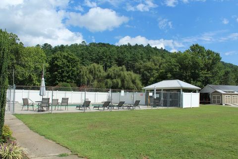 A home in Hiawassee