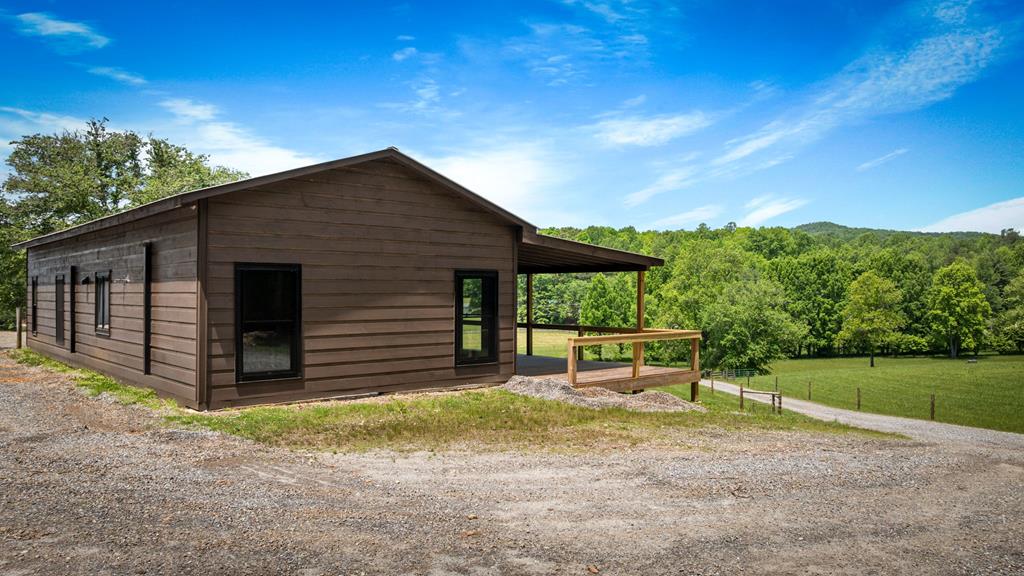Warne, North Carolina, 28909, United States, 5 Bedrooms Bedrooms, ,6 BathroomsBathrooms,Residential,Active,1968121