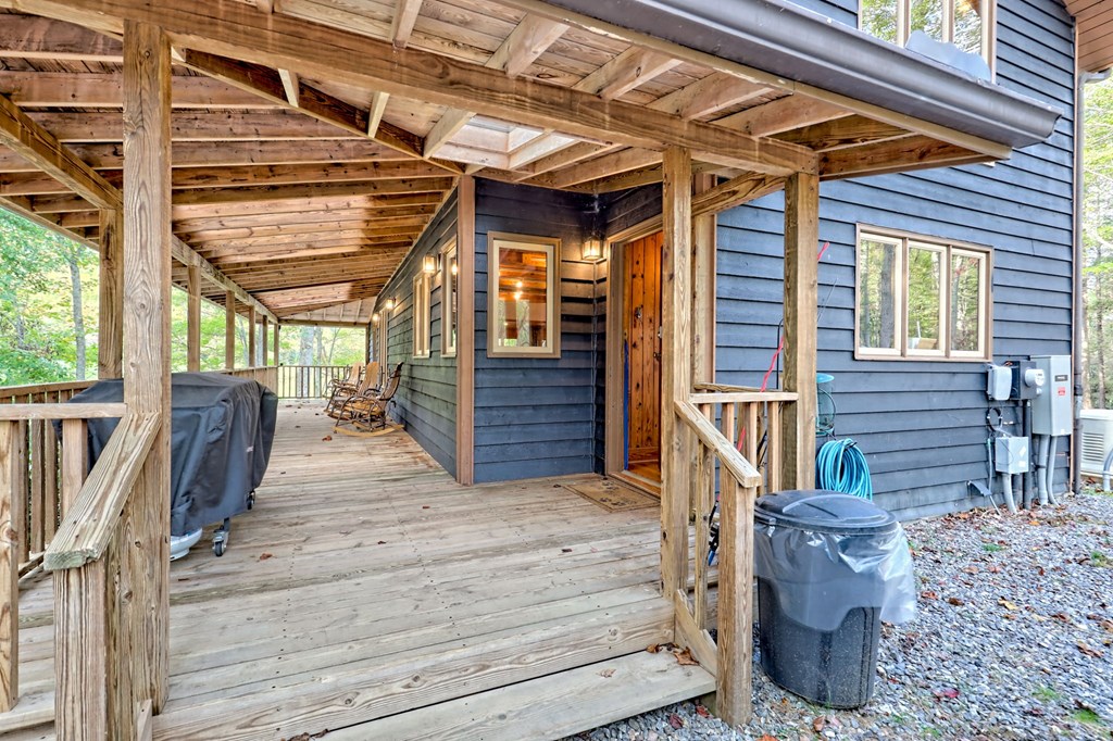 Warne, North Carolina, 28909, United States, 5 Bedrooms Bedrooms, ,6 BathroomsBathrooms,Residential,Active,1968121