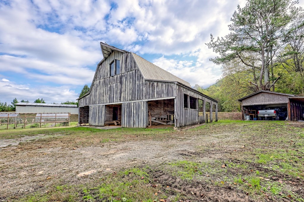 Warne, North Carolina, 28909, United States, 5 Bedrooms Bedrooms, ,6 BathroomsBathrooms,Residential,Active,1968121