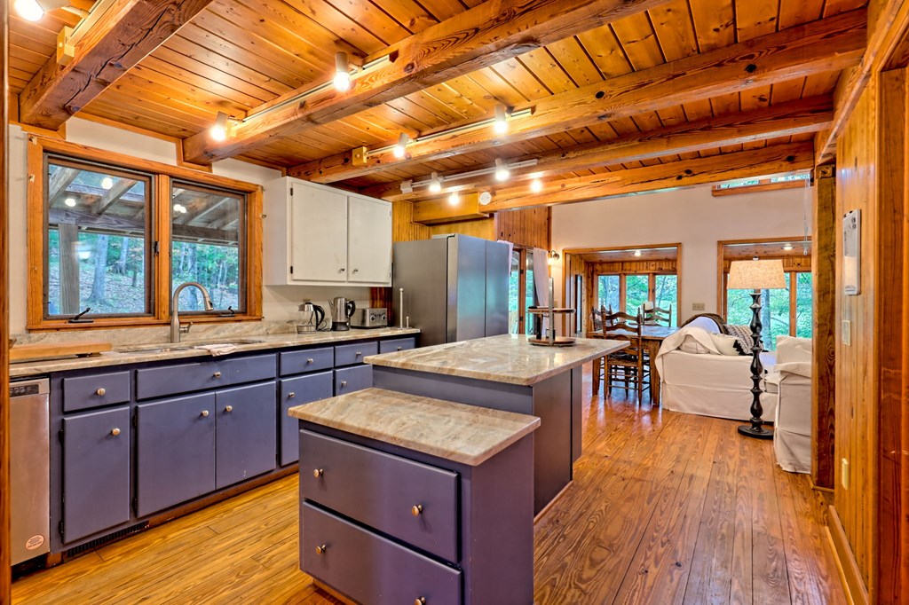 Warne, North Carolina, 28909, United States, 5 Bedrooms Bedrooms, ,6 BathroomsBathrooms,Residential,Active,1968121