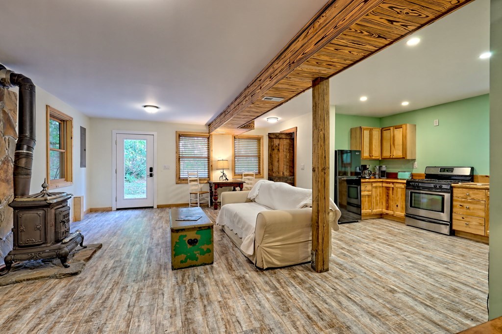Warne, North Carolina, 28909, United States, 5 Bedrooms Bedrooms, ,6 BathroomsBathrooms,Residential,Active,1968121