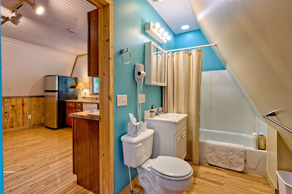 Warne, North Carolina, 28909, United States, 5 Bedrooms Bedrooms, ,6 BathroomsBathrooms,Residential,Active,1968121