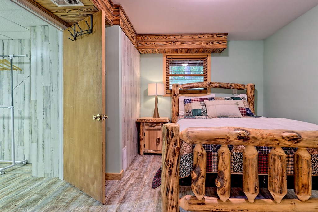 Warne, North Carolina, 28909, United States, 5 Bedrooms Bedrooms, ,6 BathroomsBathrooms,Residential,Active,1968121