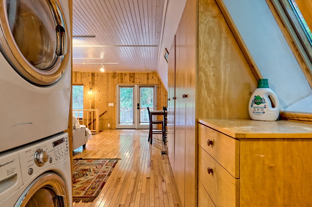Warne, North Carolina, 28909, United States, 5 Bedrooms Bedrooms, ,6 BathroomsBathrooms,Residential,Active,1968121