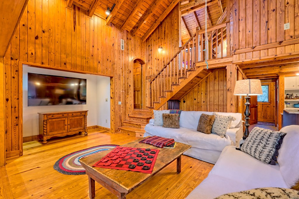 Warne, North Carolina, 28909, United States, 5 Bedrooms Bedrooms, ,6 BathroomsBathrooms,Residential,Active,1968121
