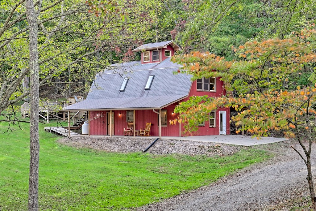 Warne, North Carolina, 28909, United States, 5 Bedrooms Bedrooms, ,6 BathroomsBathrooms,Residential,Active,1968121