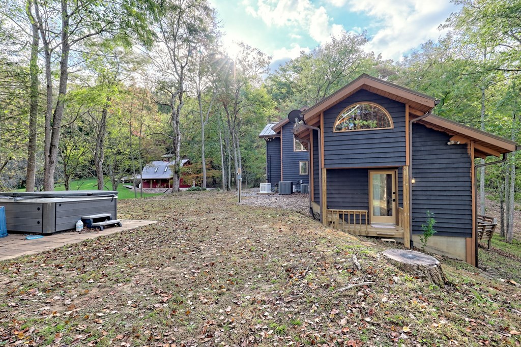 Warne, North Carolina, 28909, United States, 5 Bedrooms Bedrooms, ,6 BathroomsBathrooms,Residential,Active,1968121