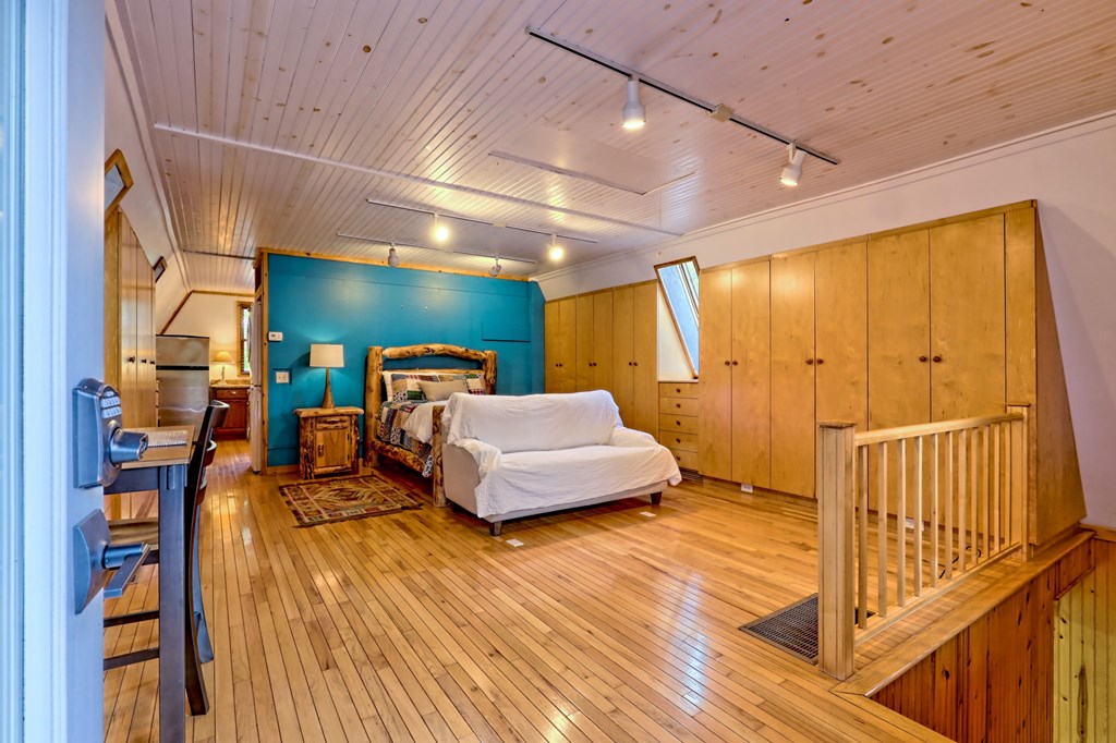 Warne, North Carolina, 28909, United States, 5 Bedrooms Bedrooms, ,6 BathroomsBathrooms,Residential,Active,1968121